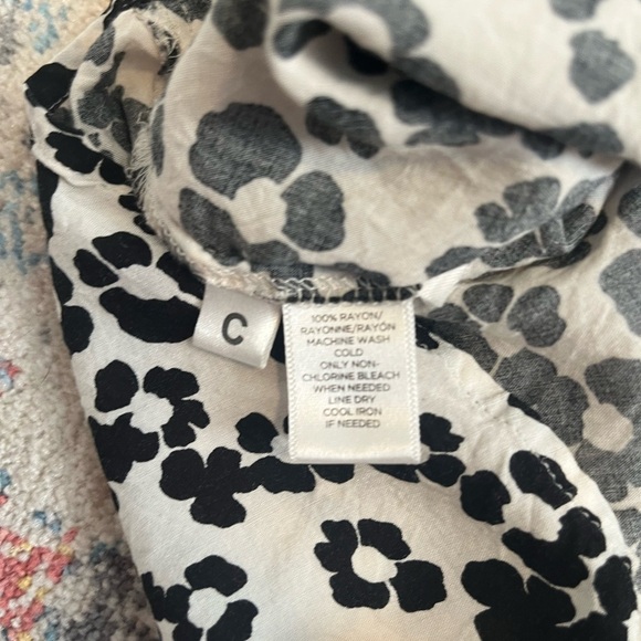 Loft floral black and white silky popover button down blouse - Picture 4 of 7